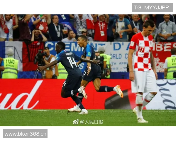 世界杯决赛激战正酣 两队争夺荣誉巅峰 谁将捧起梦幻奖杯书写历史